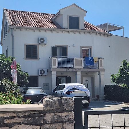 Apartmani Neva Supetar Exterior foto