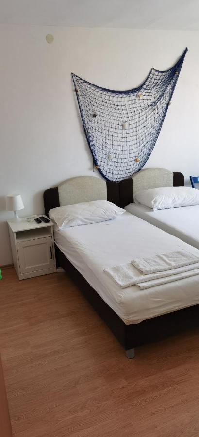 Apartmani Neva Supetar Exterior foto