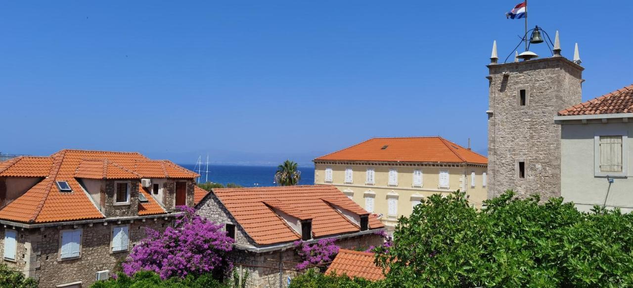 Apartmani Neva Supetar Exterior foto