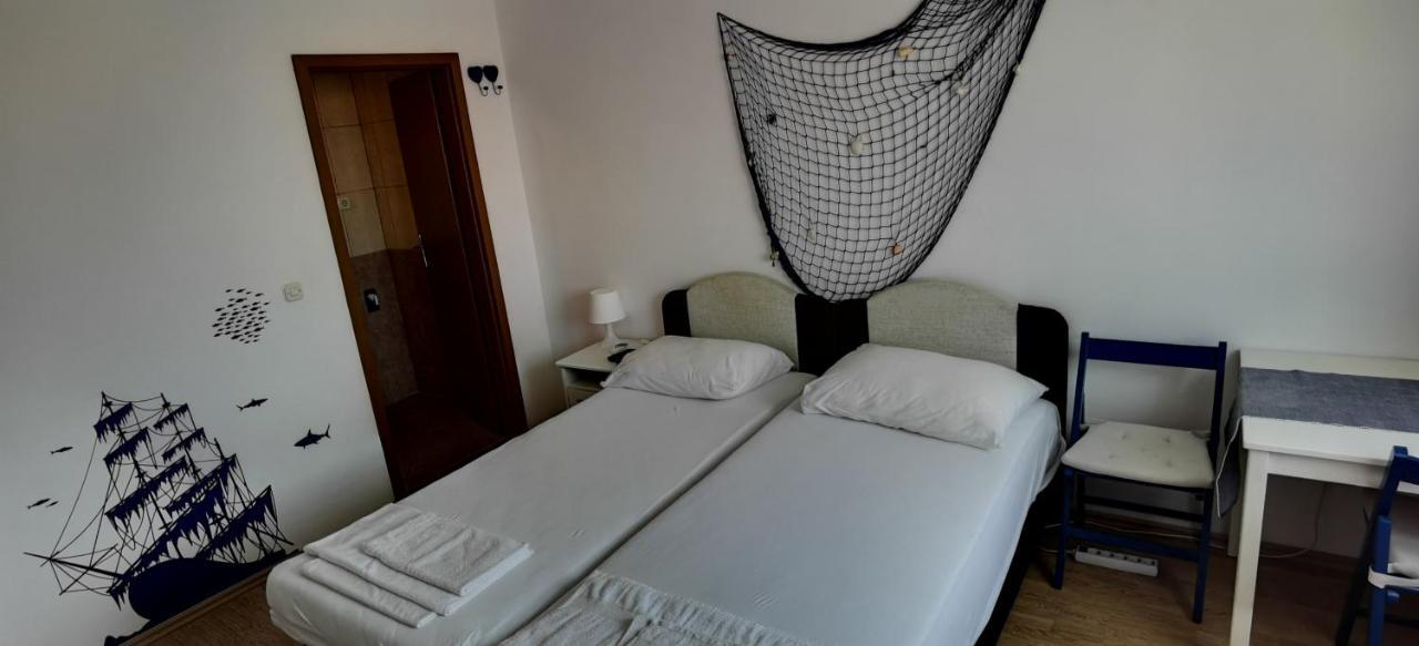Apartmani Neva Supetar Exterior foto