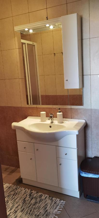 Apartmani Neva Supetar Exterior foto