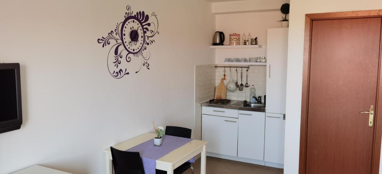 Apartmani Neva Supetar Exterior foto