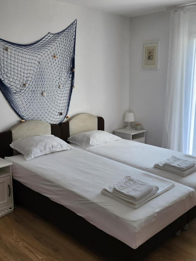 Apartmani Neva Supetar Exterior foto