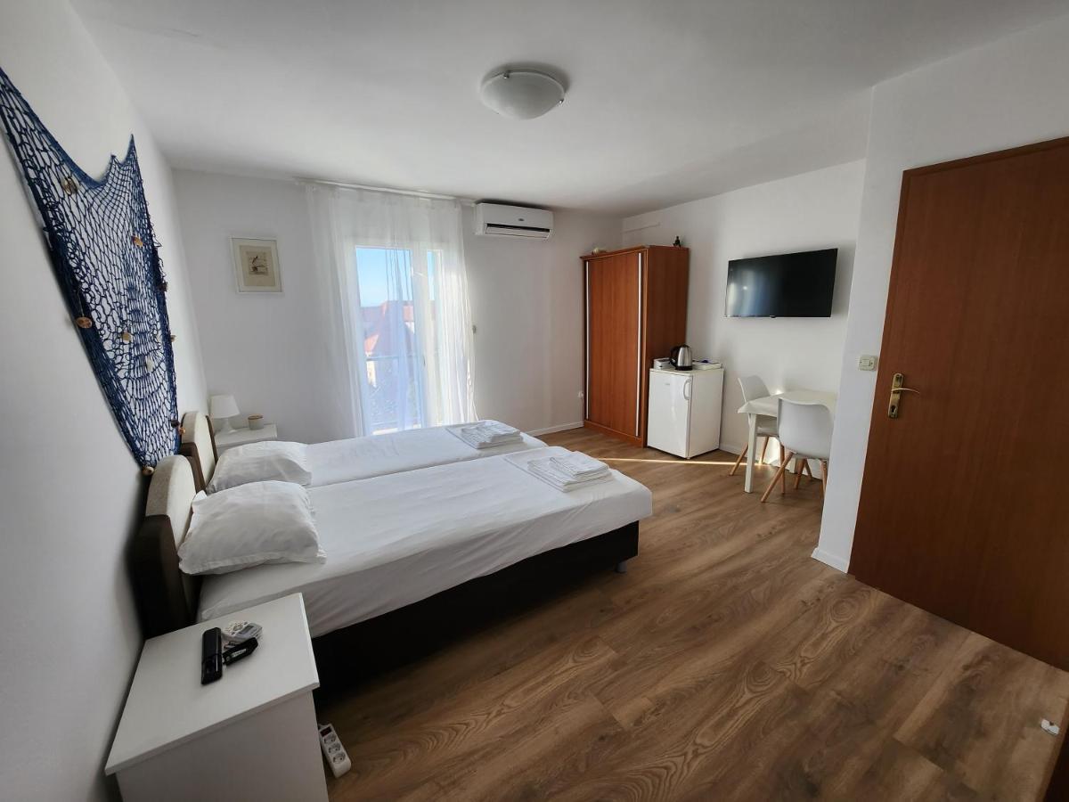 Apartmani Neva Supetar Exterior foto