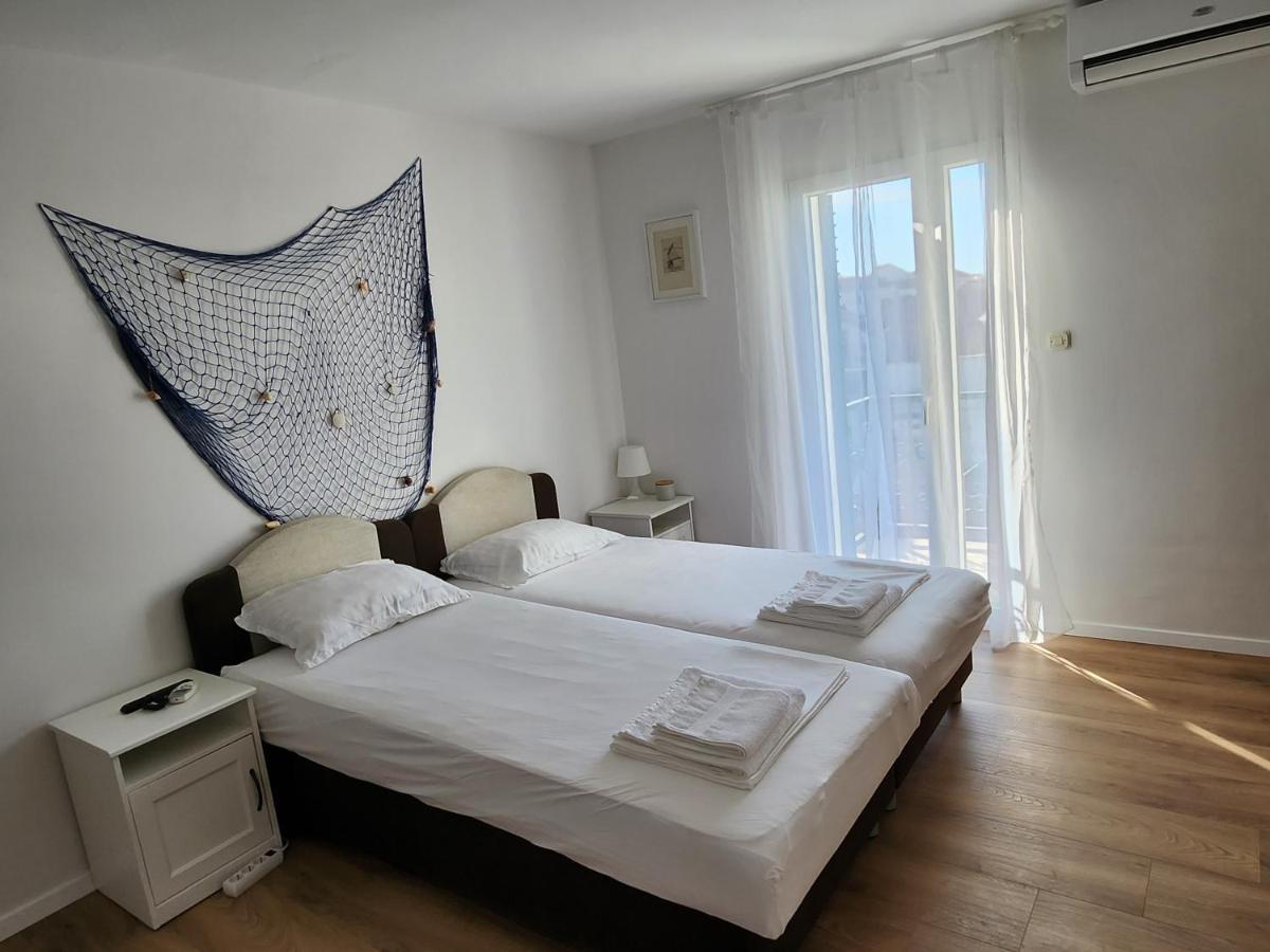 Apartmani Neva Supetar Exterior foto
