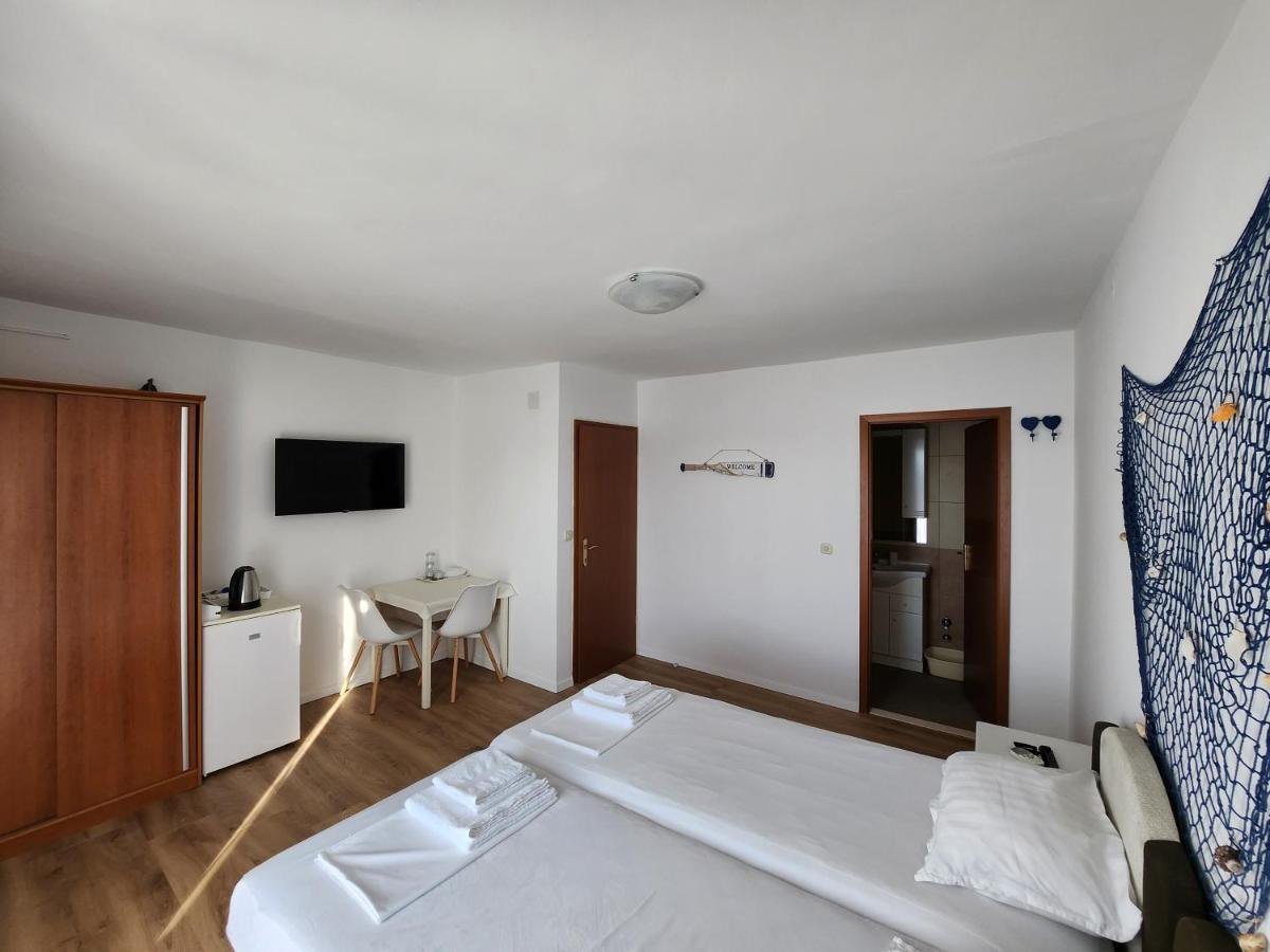 Apartmani Neva Supetar Exterior foto