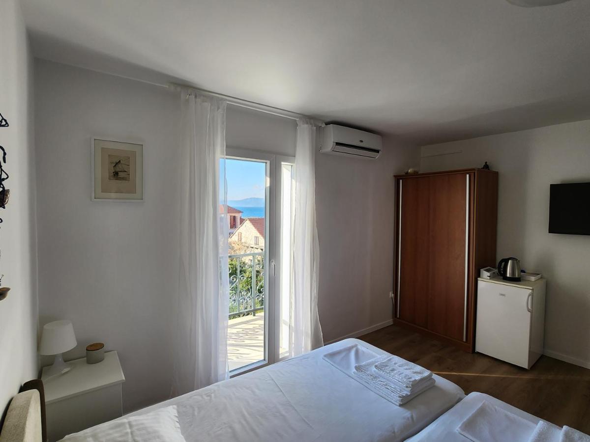 Apartmani Neva Supetar Exterior foto