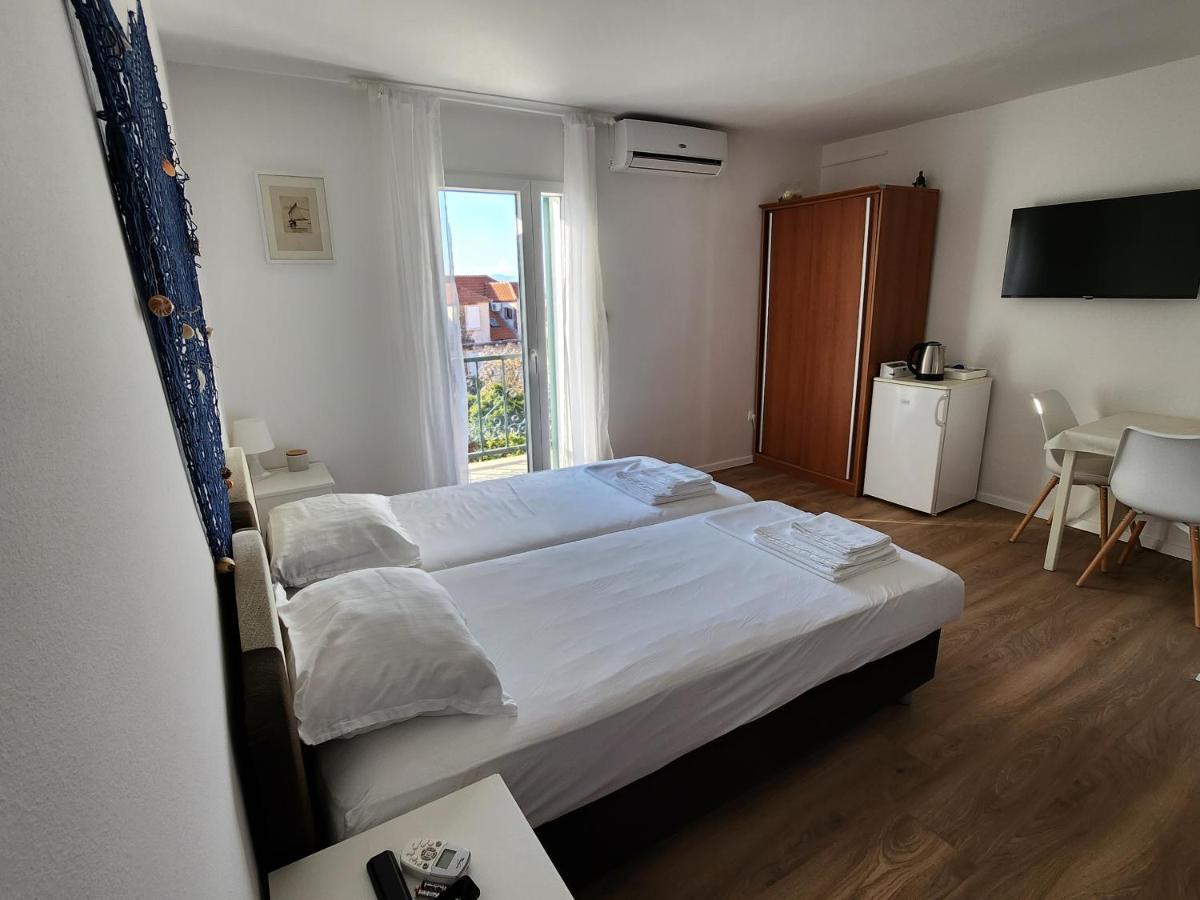 Apartmani Neva Supetar Exterior foto