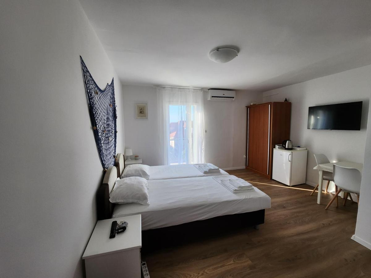 Apartmani Neva Supetar Exterior foto