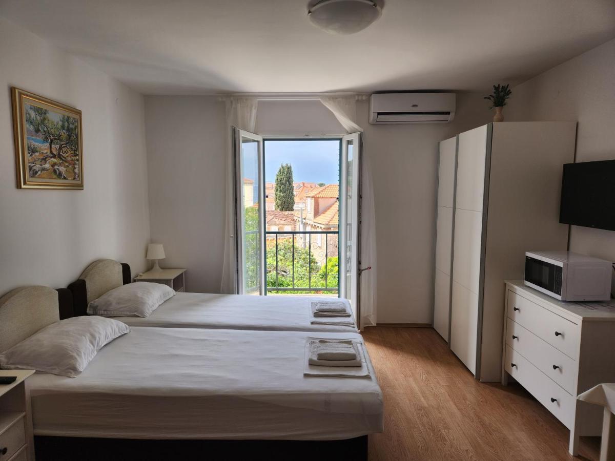 Apartmani Neva Supetar Exterior foto