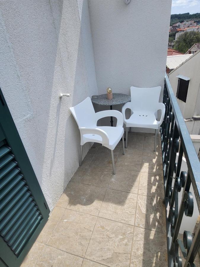 Apartmani Neva Supetar Exterior foto
