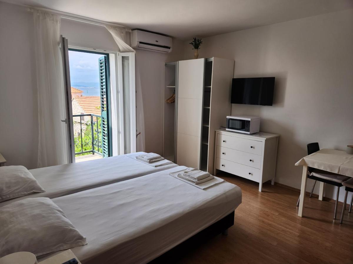 Apartmani Neva Supetar Exterior foto