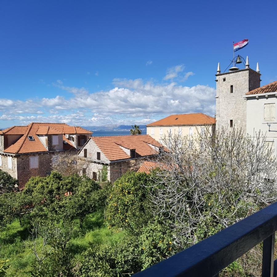 Apartmani Neva Supetar Exterior foto