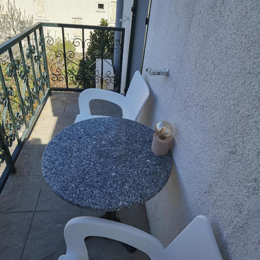 Apartmani Neva Supetar Exterior foto