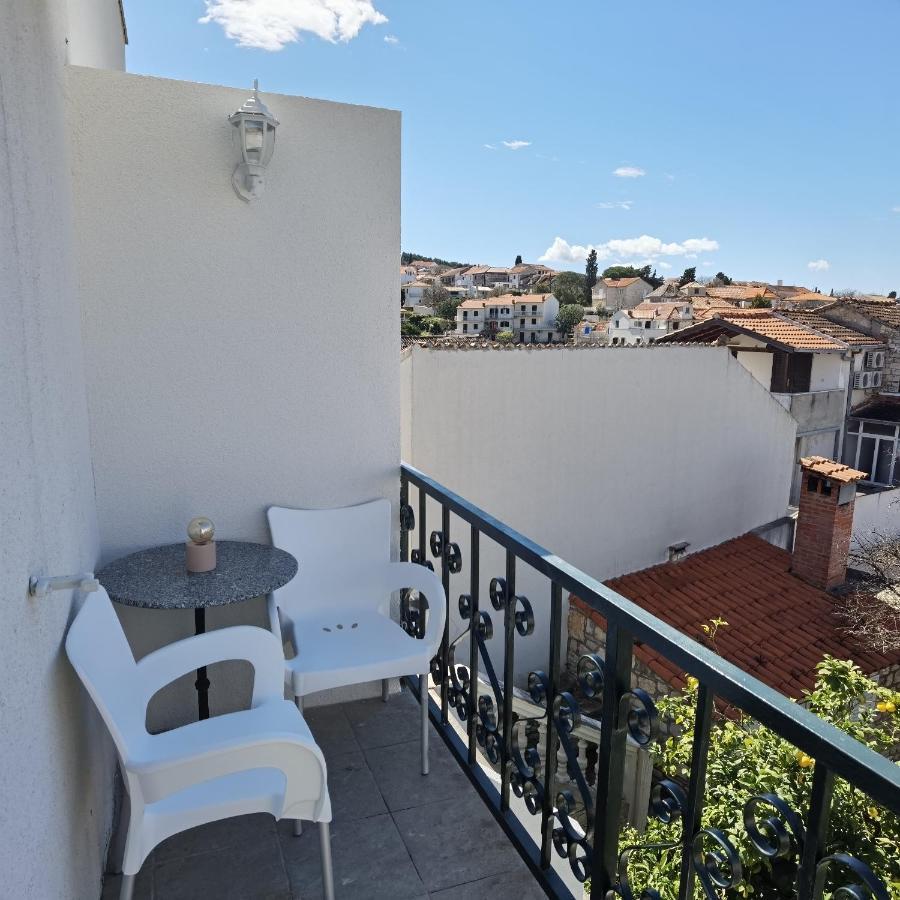 Apartmani Neva Supetar Exterior foto
