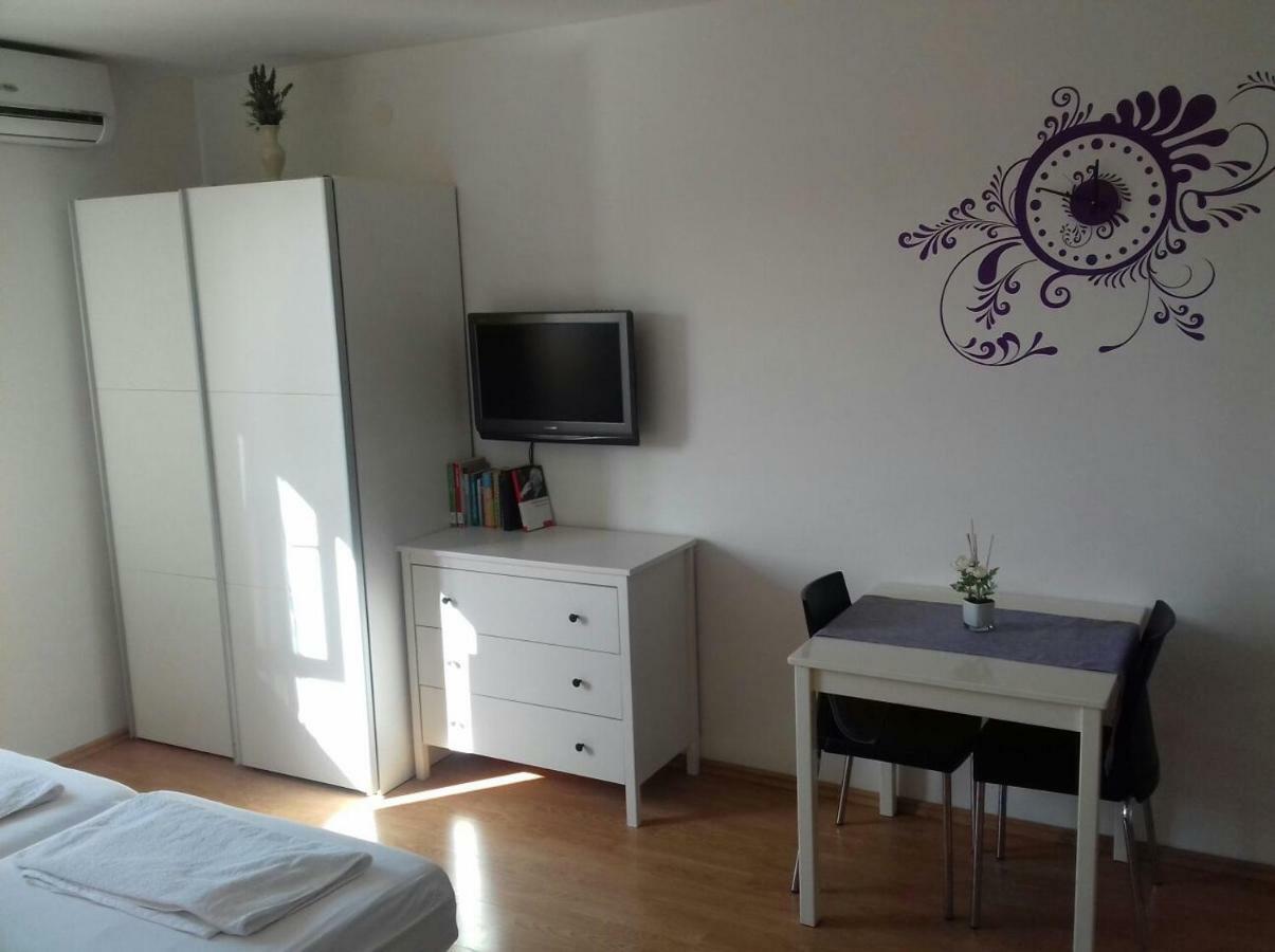 Apartmani Neva Supetar Exterior foto