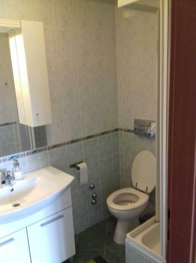Apartmani Neva Supetar Exterior foto